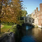 Cambridge Narrowboats - Beautiful New Moon Narrowboat