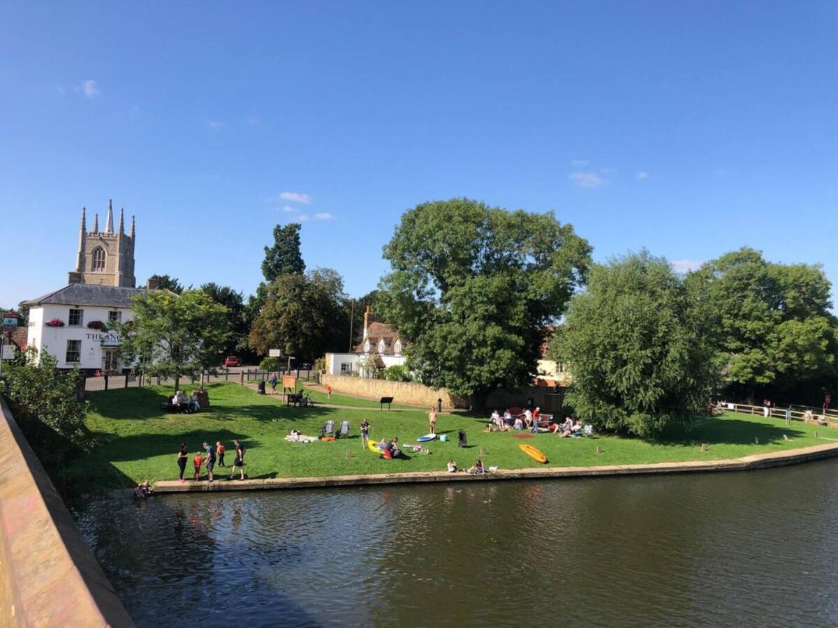 Narrowboats - Beautiful New Moon Narrowboat Cambridge (Cambridgeshire)