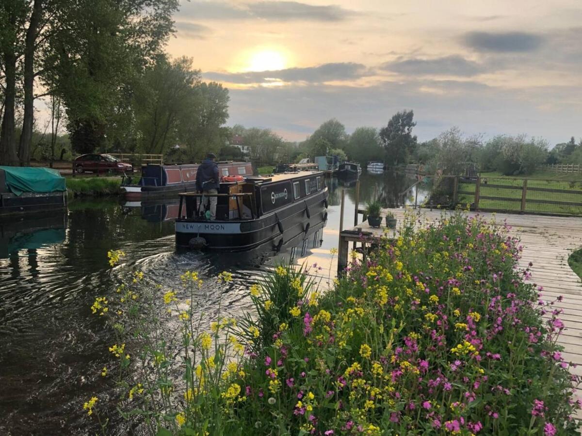 Narrowboats - Beautiful New Moon Narrowboat Cambridge (Cambridgeshire)