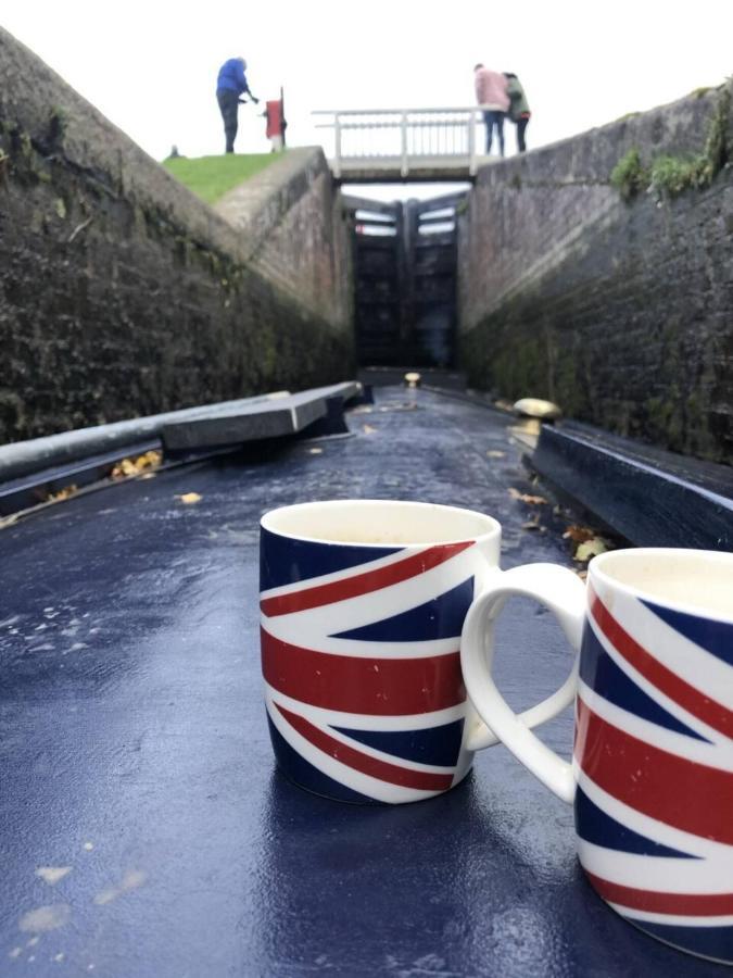 Narrowboats - Beautiful New Moon Narrowboat