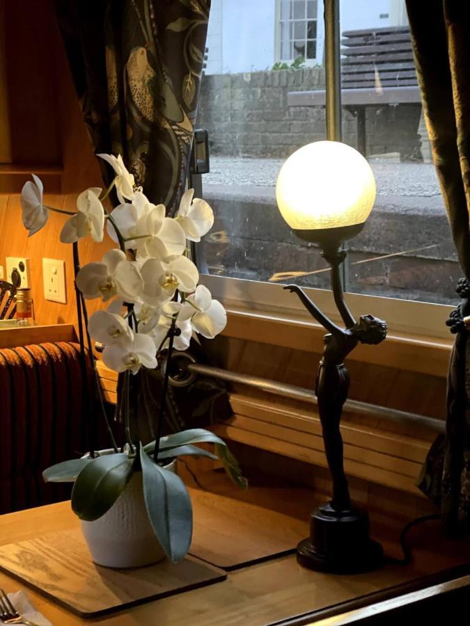 Botel Narrowboats - Beautiful New Moon Narrowboat *