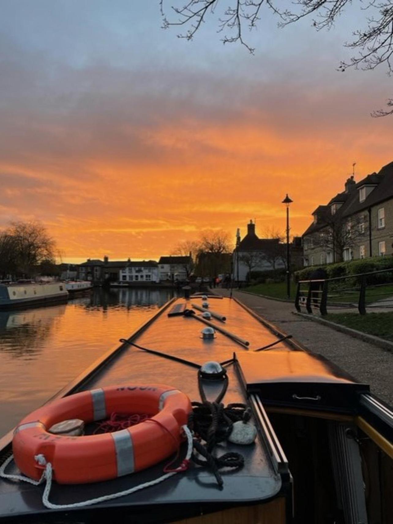Narrowboats - Beautiful New Moon Narrowboat Botel