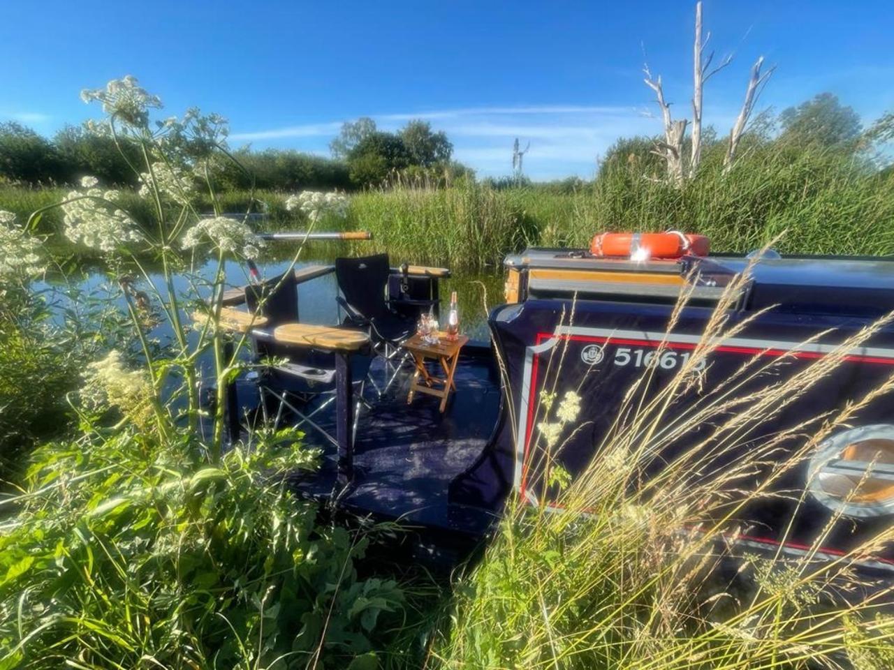 Botel Narrowboats - Beautiful New Moon Narrowboat